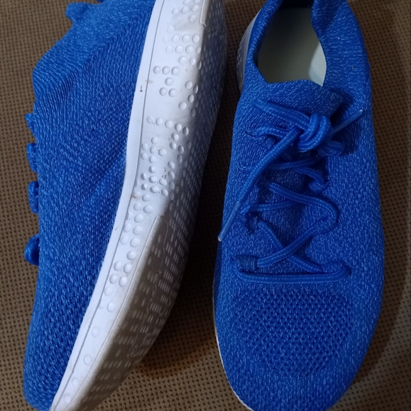 Euc Athletic Shoes sz5 Boys - Picture 2 of 4